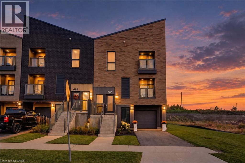 680 BENNINGER Drive, Kitchener — photo 3