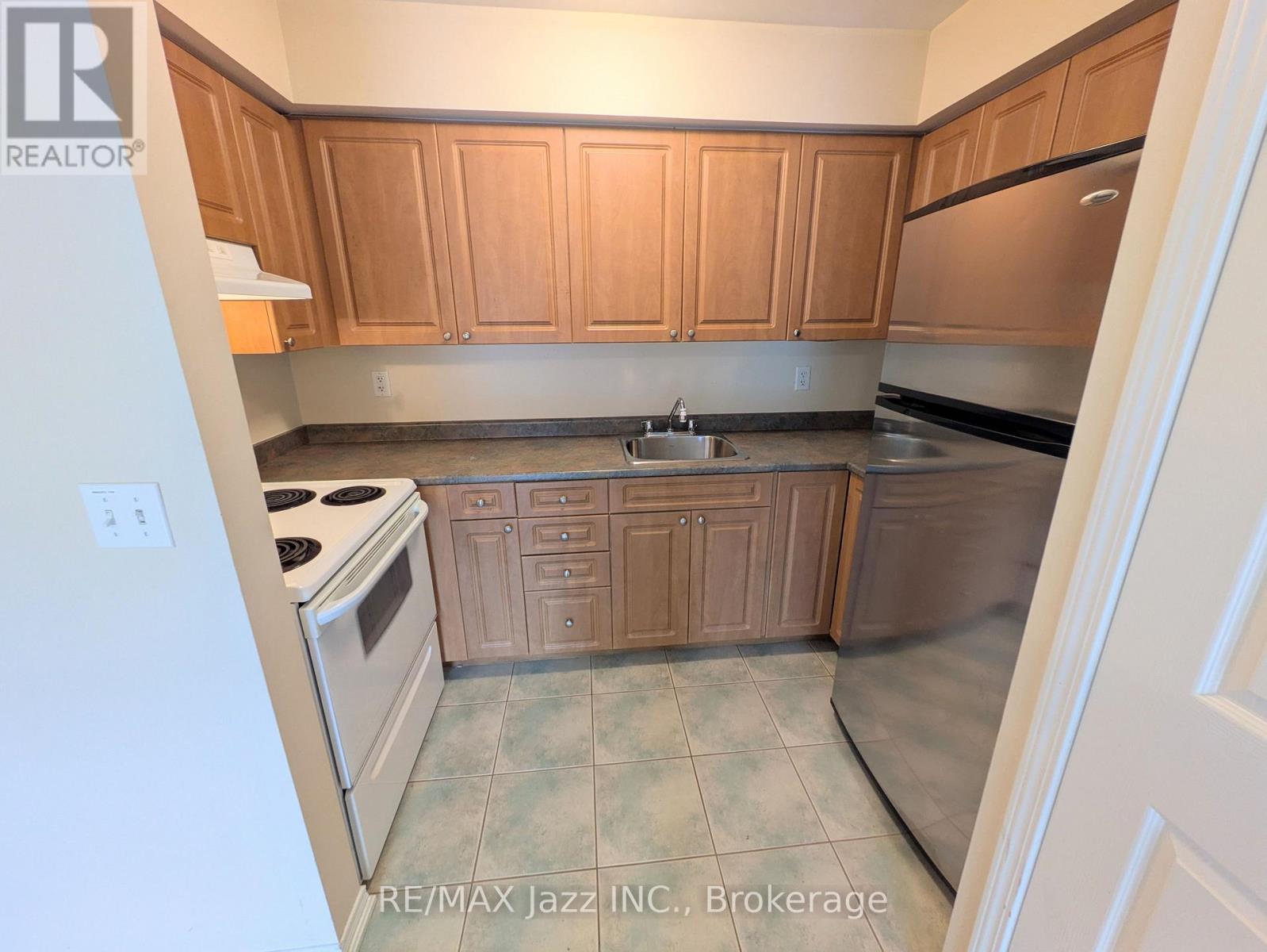 203 - 760 KING STREET E, Oshawa (Eastdale) — photo 8