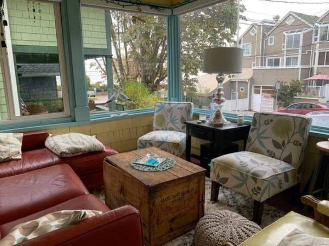 11XX ELM STREET, White Rock - Image 1