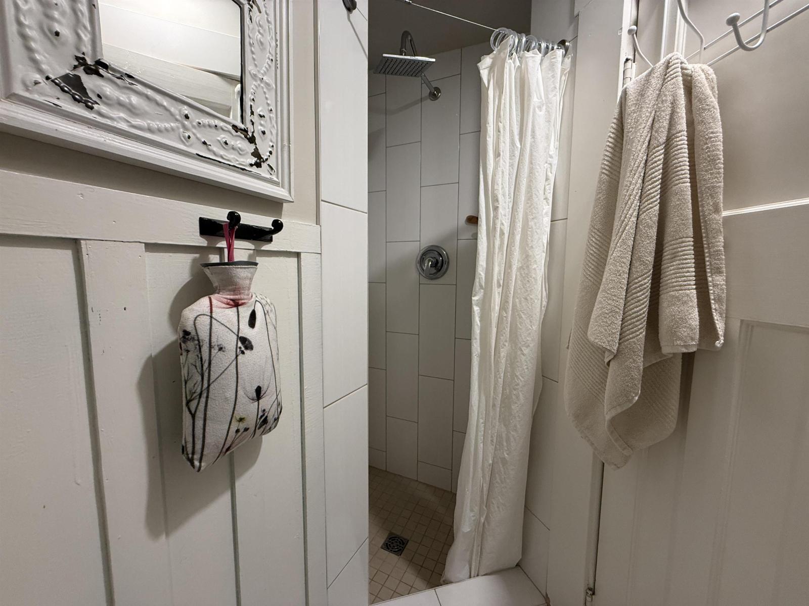 11XX ELM STREET, White Rock - Image 1