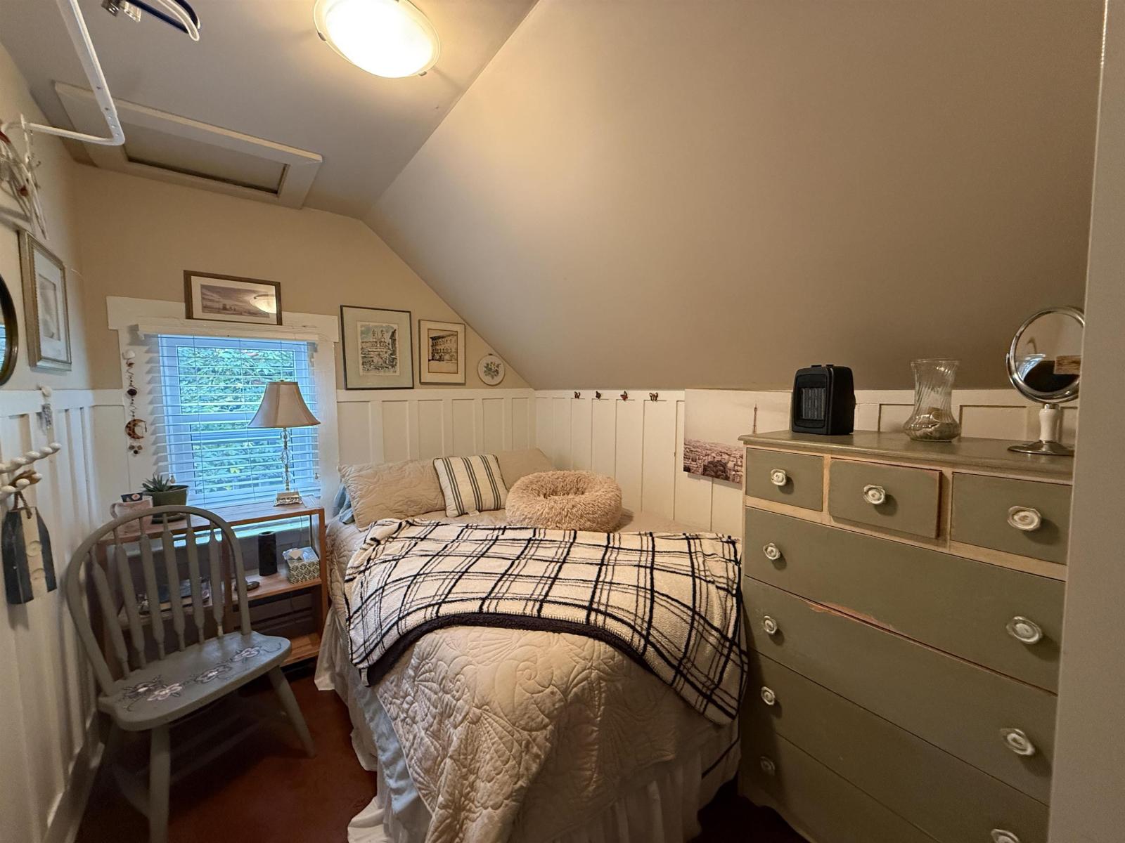 11XX ELM STREET, White Rock - Image 1