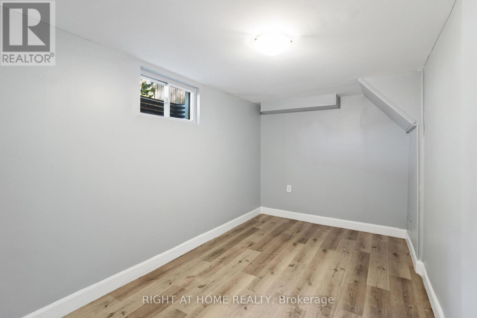236 Highbury Avenue North — photo 32