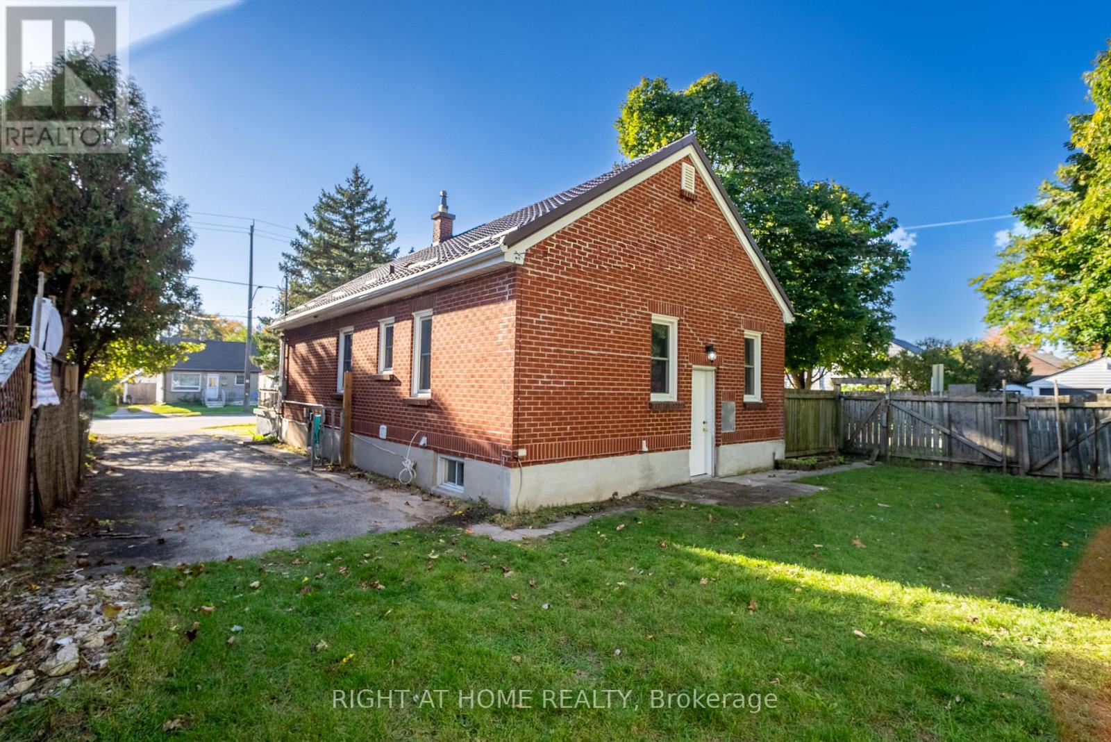 236 Highbury Avenue North — photo 36