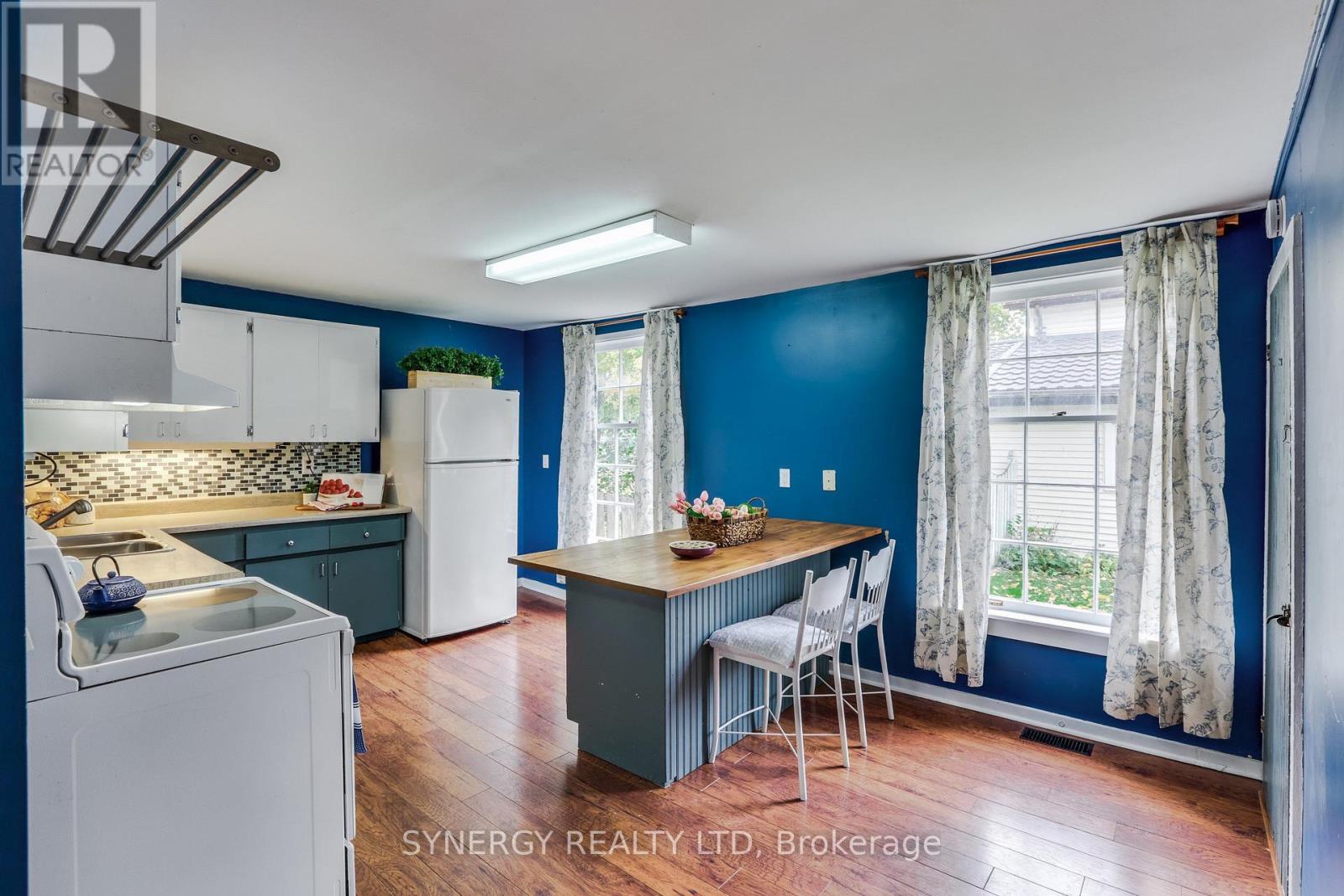 210 Albert Street — photo 15