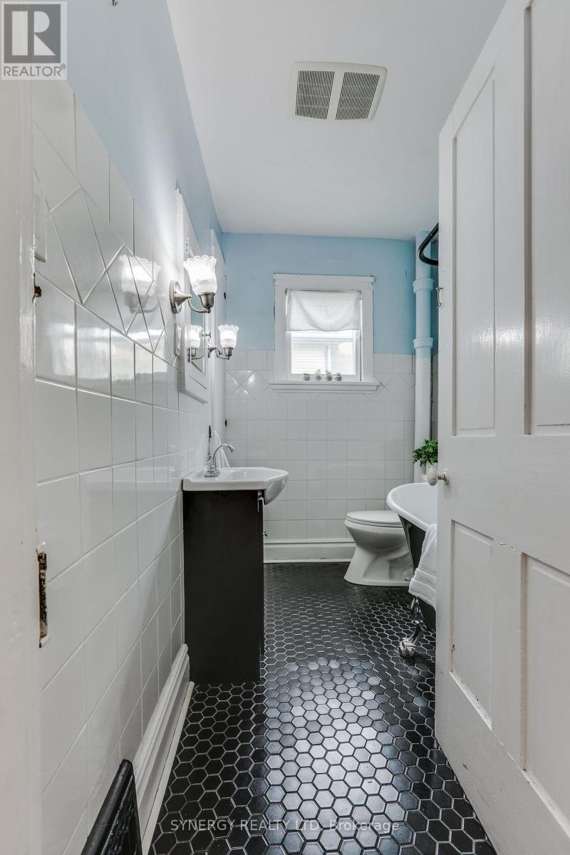 210 Albert Street — photo 20