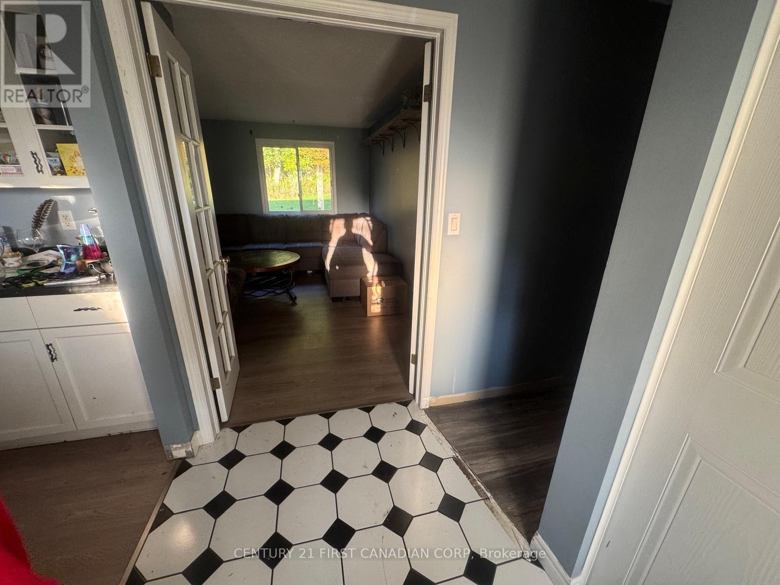 307 SELBOURNE DRIVE - 5