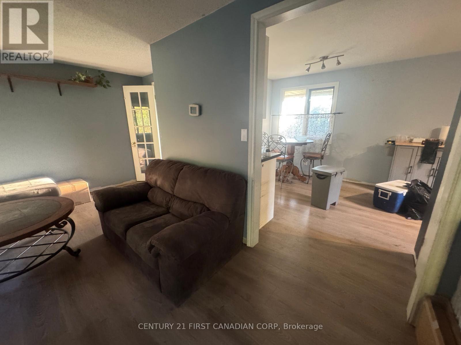 307 SELBOURNE DRIVE - 6