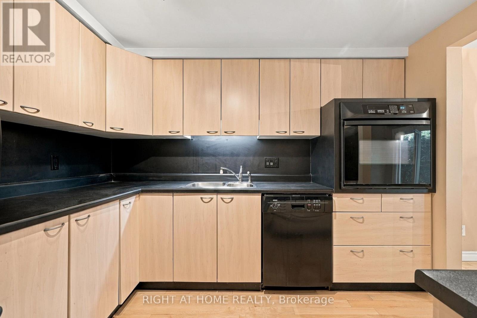 428 WILKINS STREET, London South (South R) — photo 12
