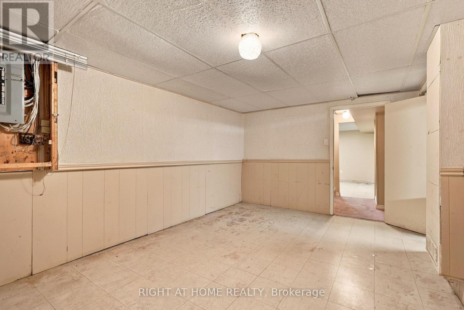 428 WILKINS STREET - 32