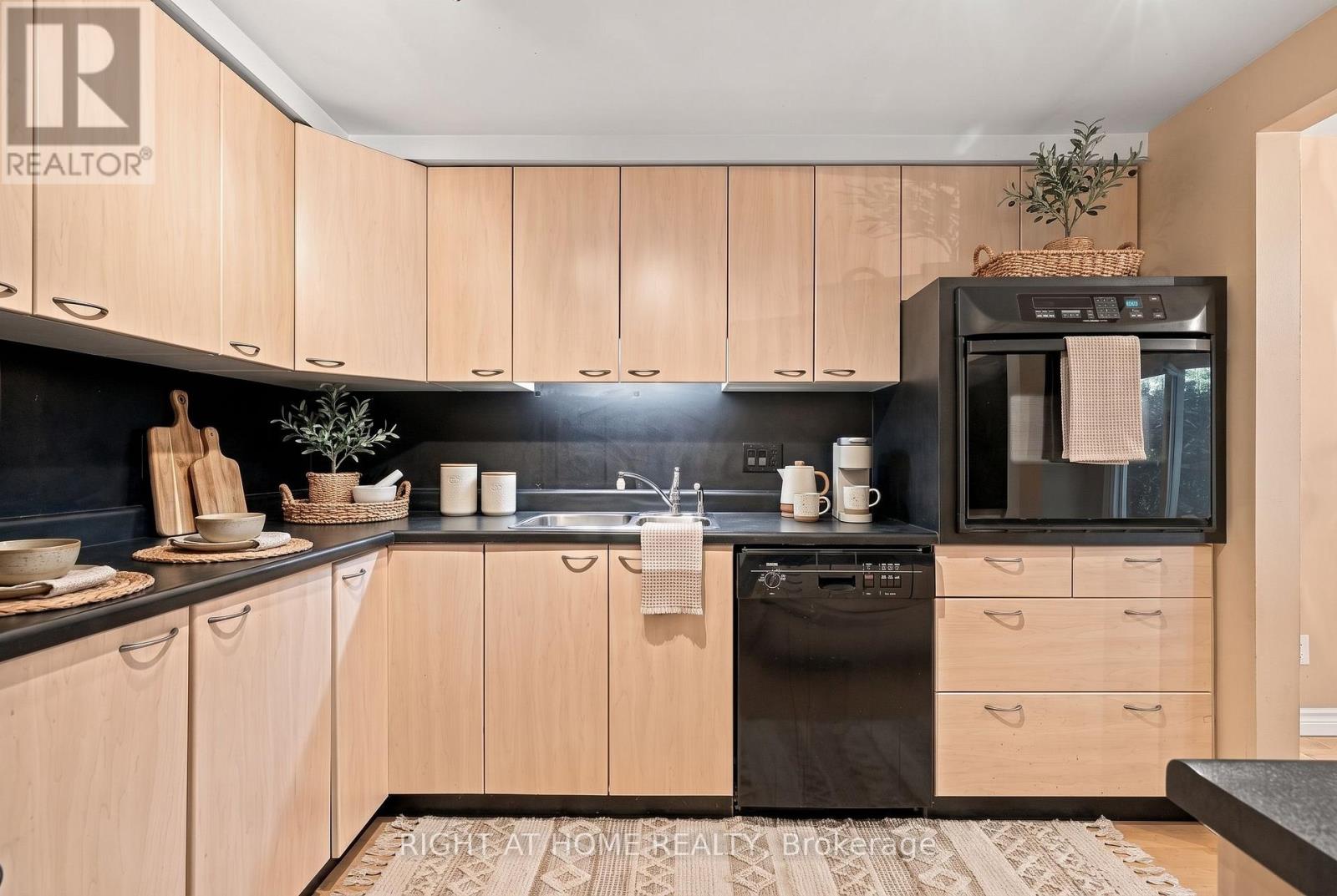 428 WILKINS STREET - 47