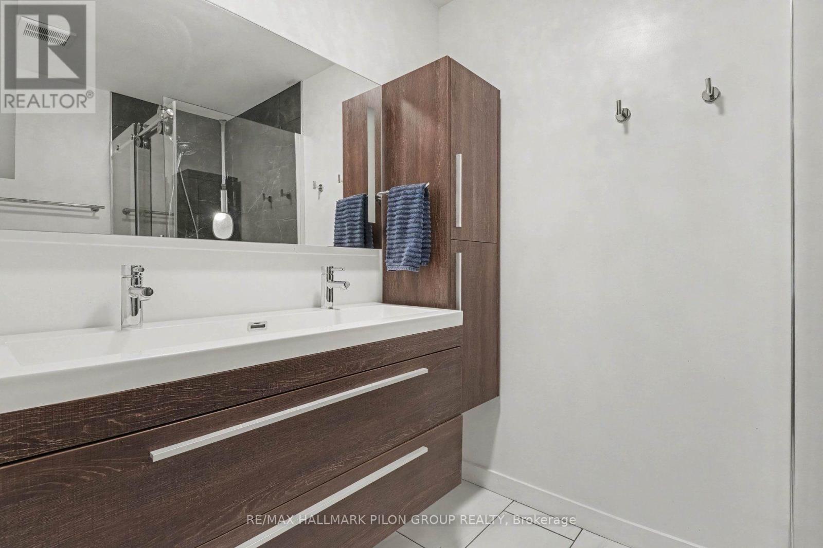 1515 THURLOW STREET - 12