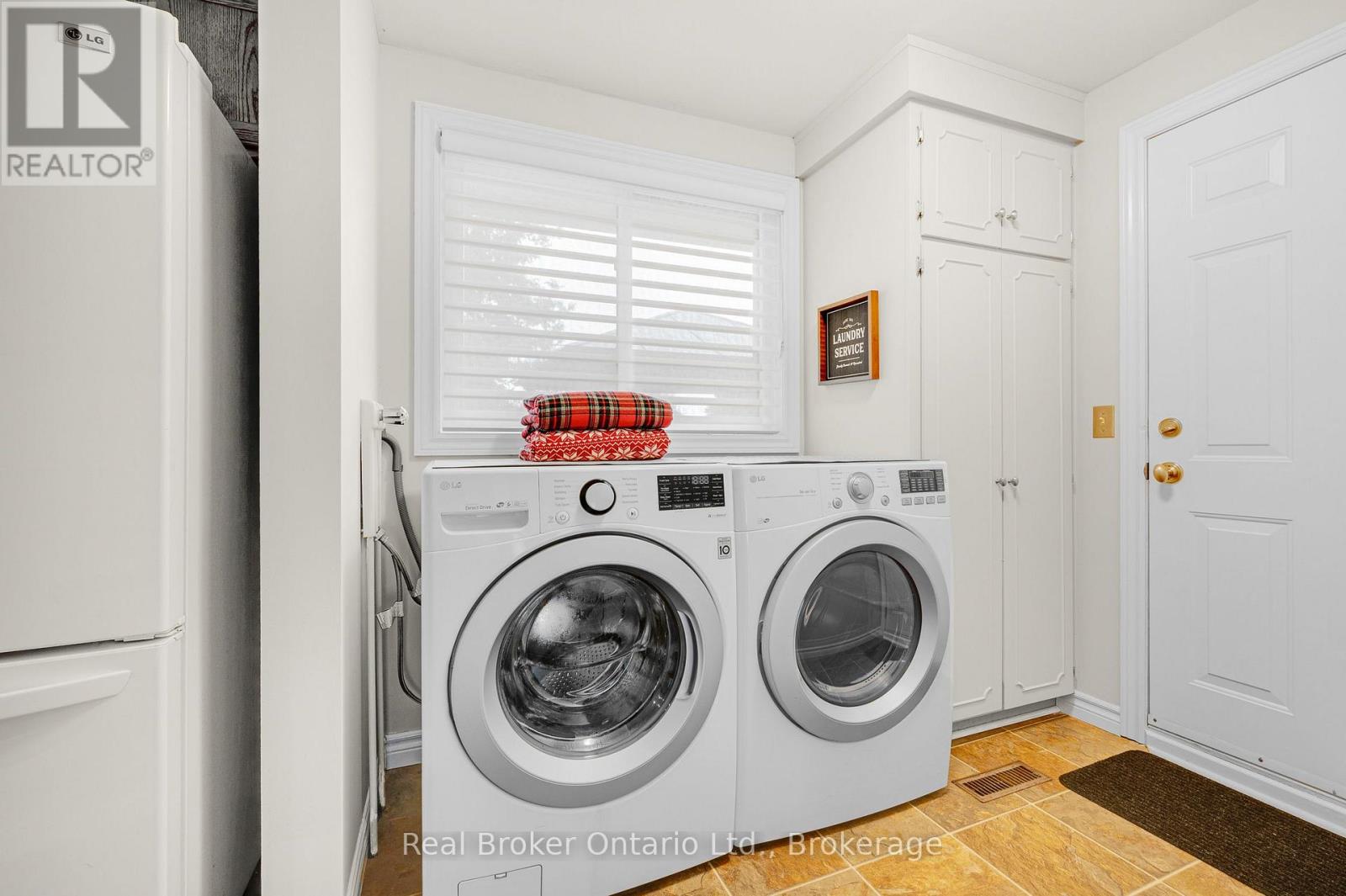 30 WESTWOOD CRESCENT - 19