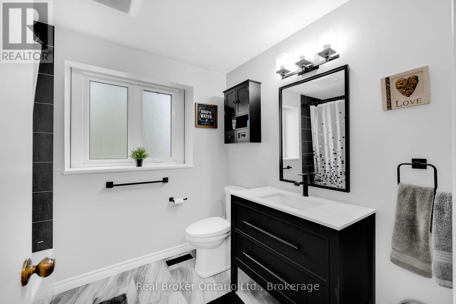 30 Westwood Crescent — photo 23