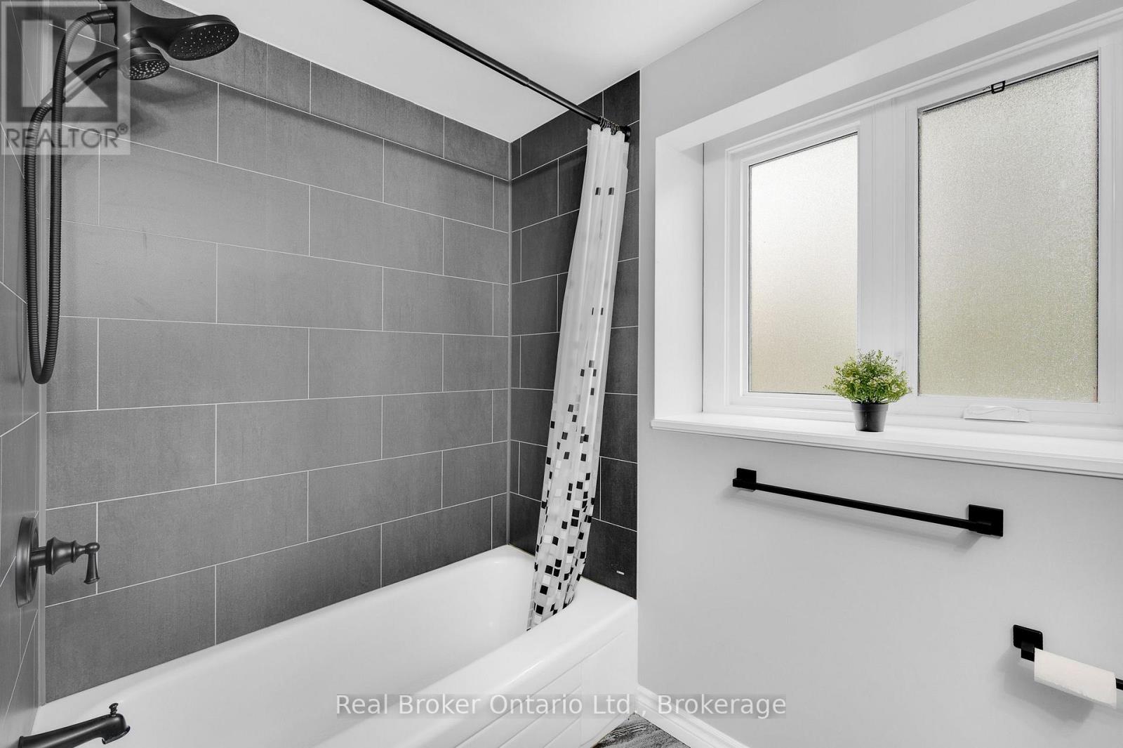 30 Westwood Crescent — photo 24