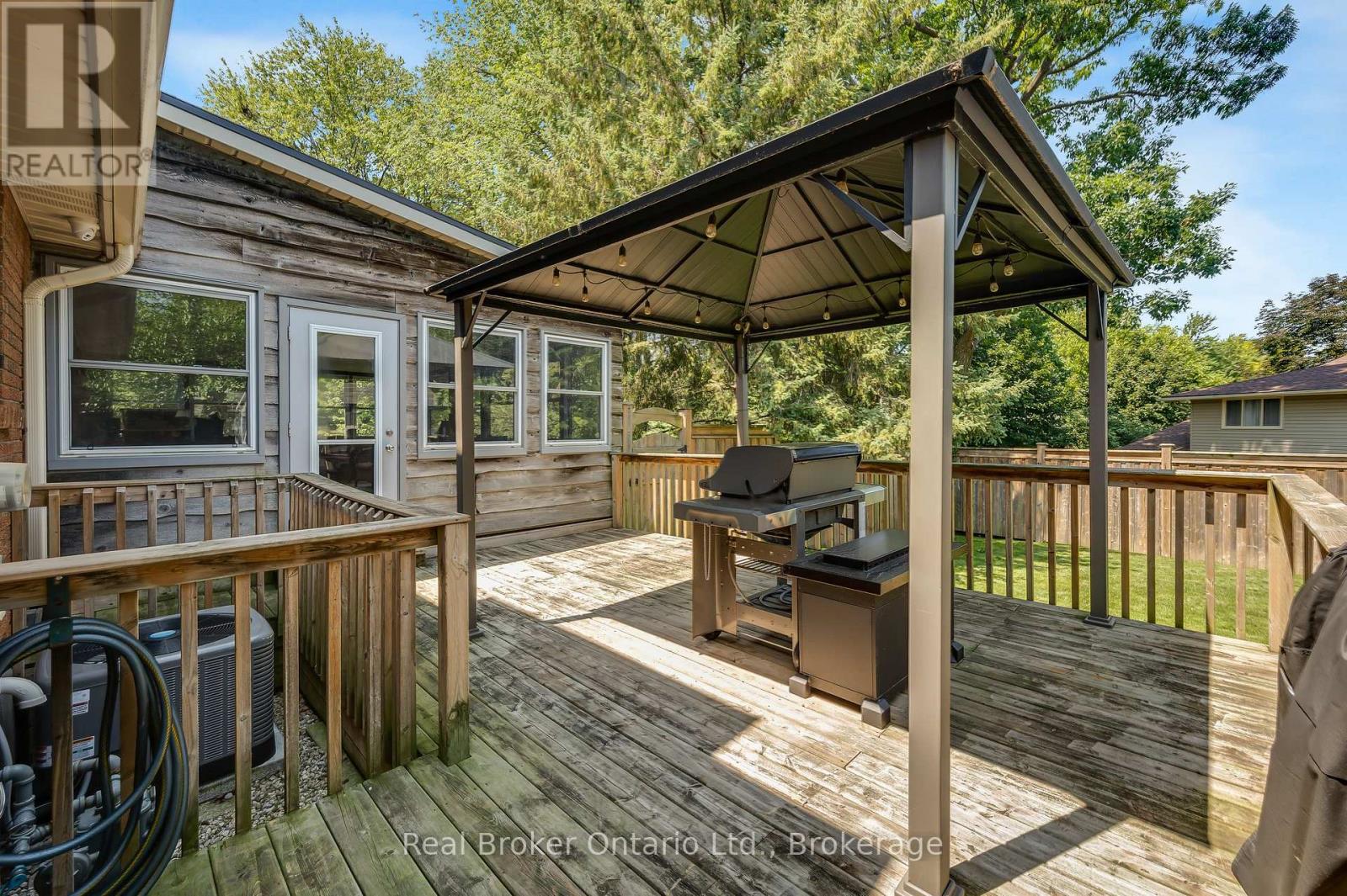 30 WESTWOOD CRESCENT - 35