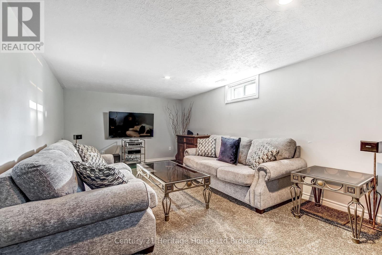 36 Alexander Drive — photo 14