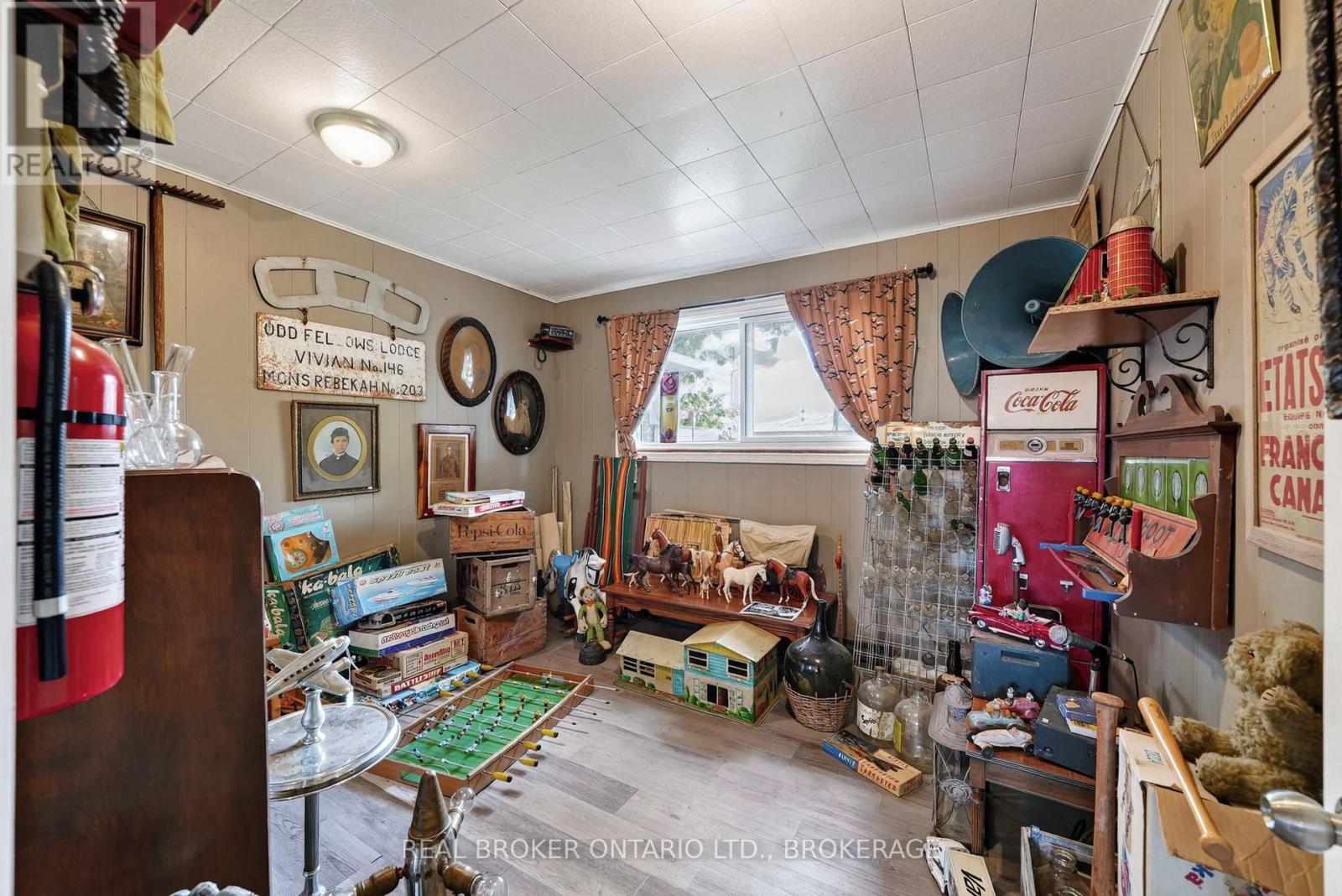 15 GRAY AVENUE - 44