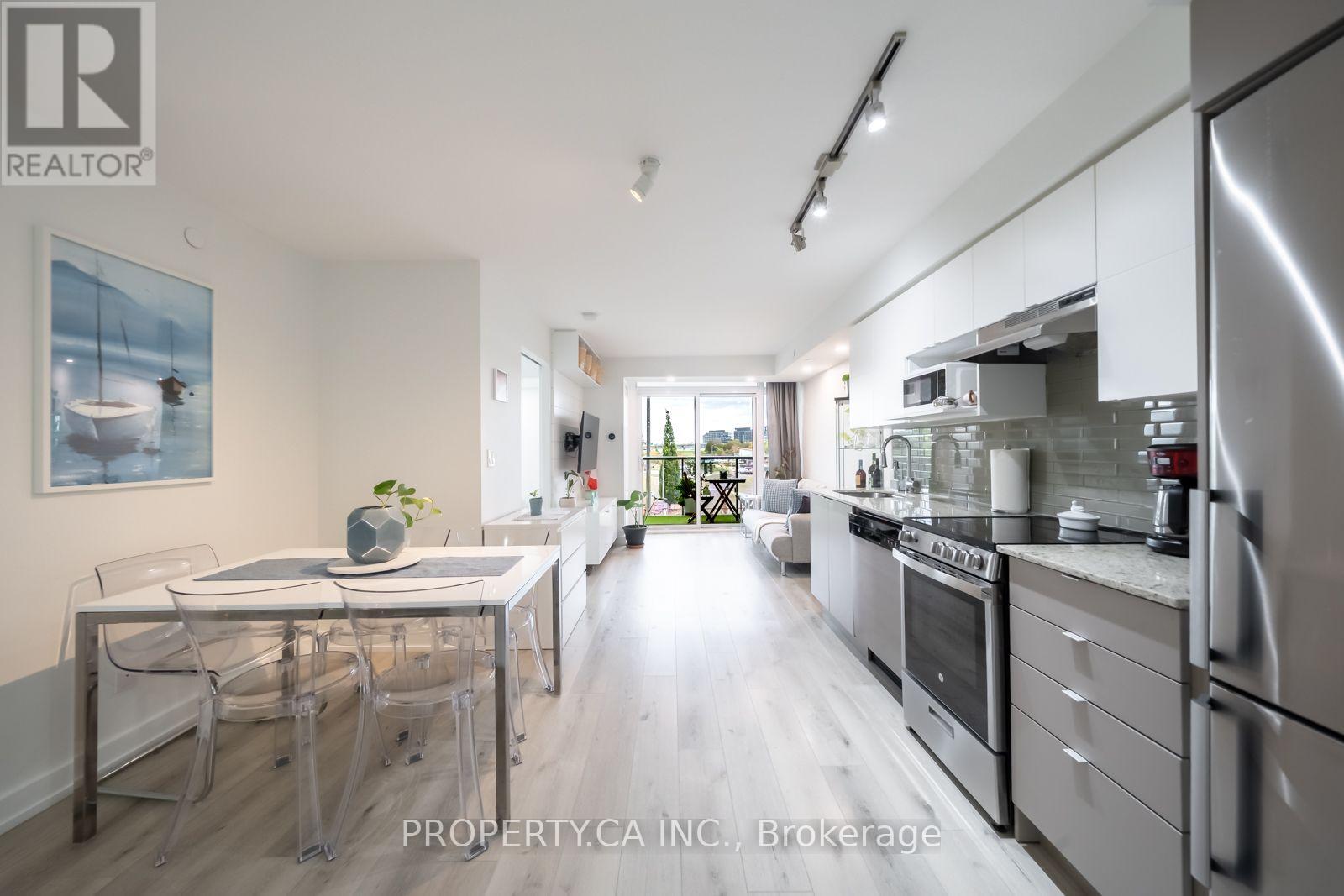 412 - 120 VARNA DRIVE, Toronto (Englemount-Lawrence)