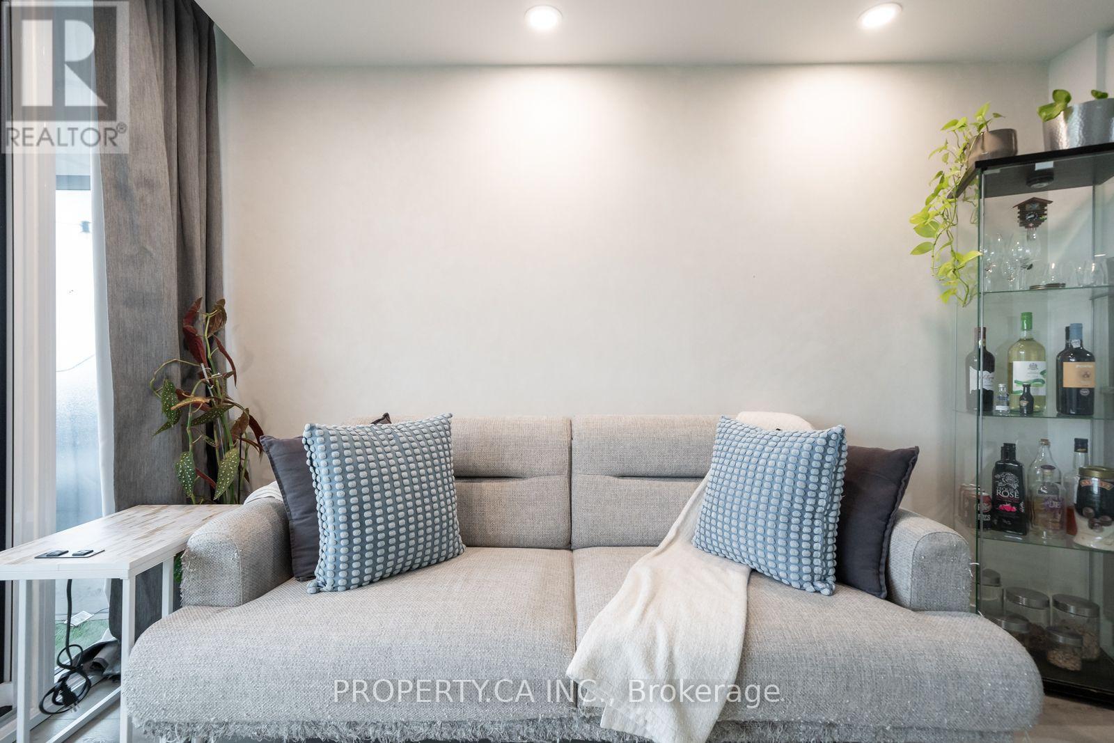 120 Varna Drive — photo 26