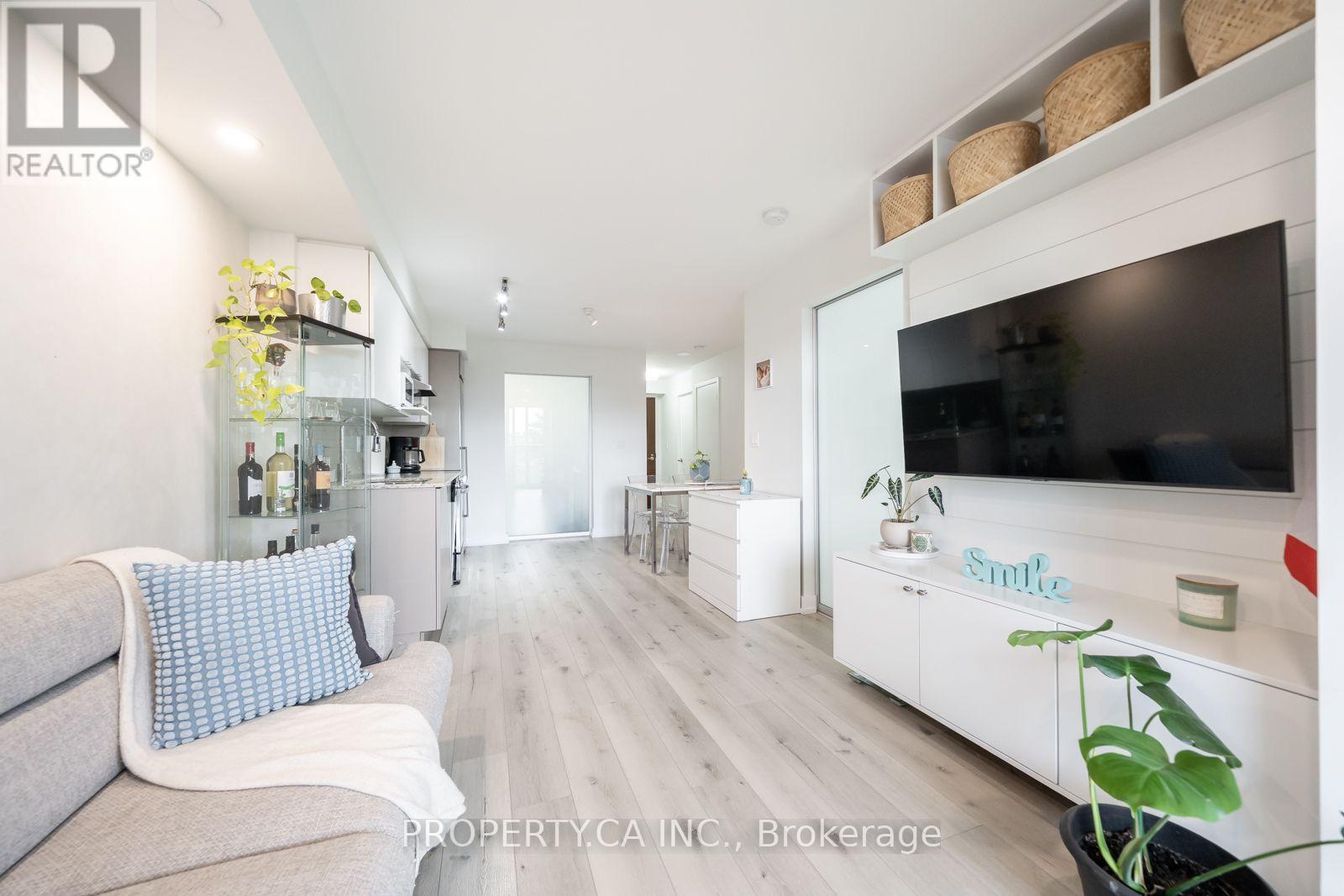 120 Varna Drive — photo 33