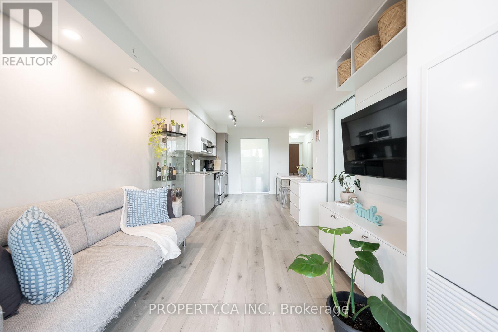120 Varna Drive — photo 34