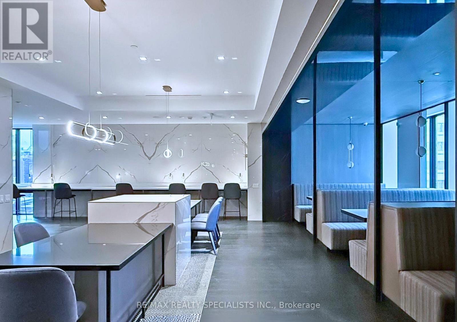 8 Wellesley Street West — photo 16