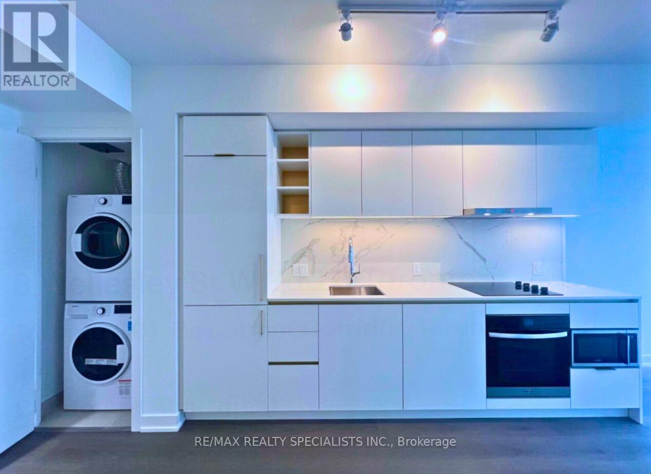 8 Wellesley Street West — photo 17