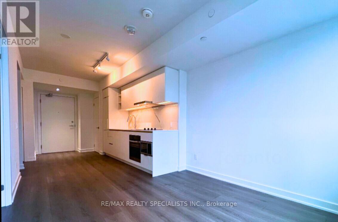 8 Wellesley Street West — photo 18