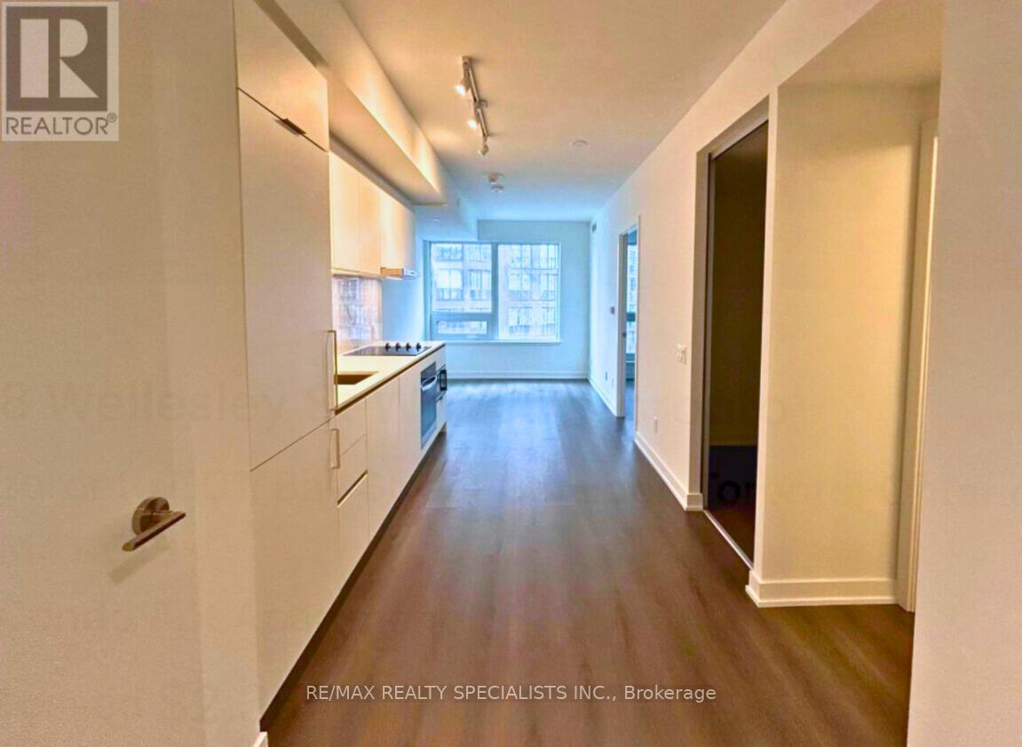8 Wellesley Street West — photo 19
