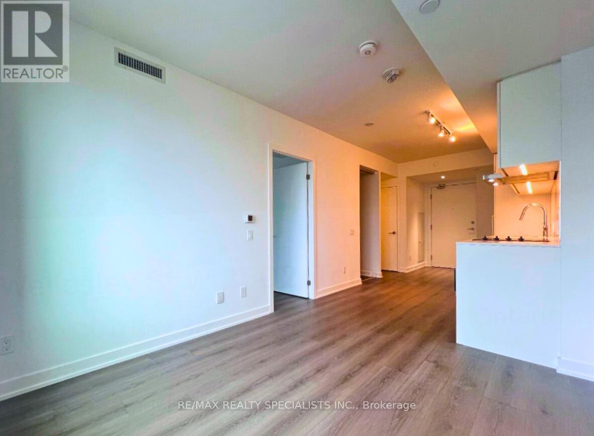 8 Wellesley Street West — photo 20