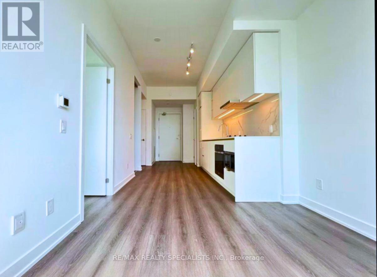 8 Wellesley Street West — photo 21