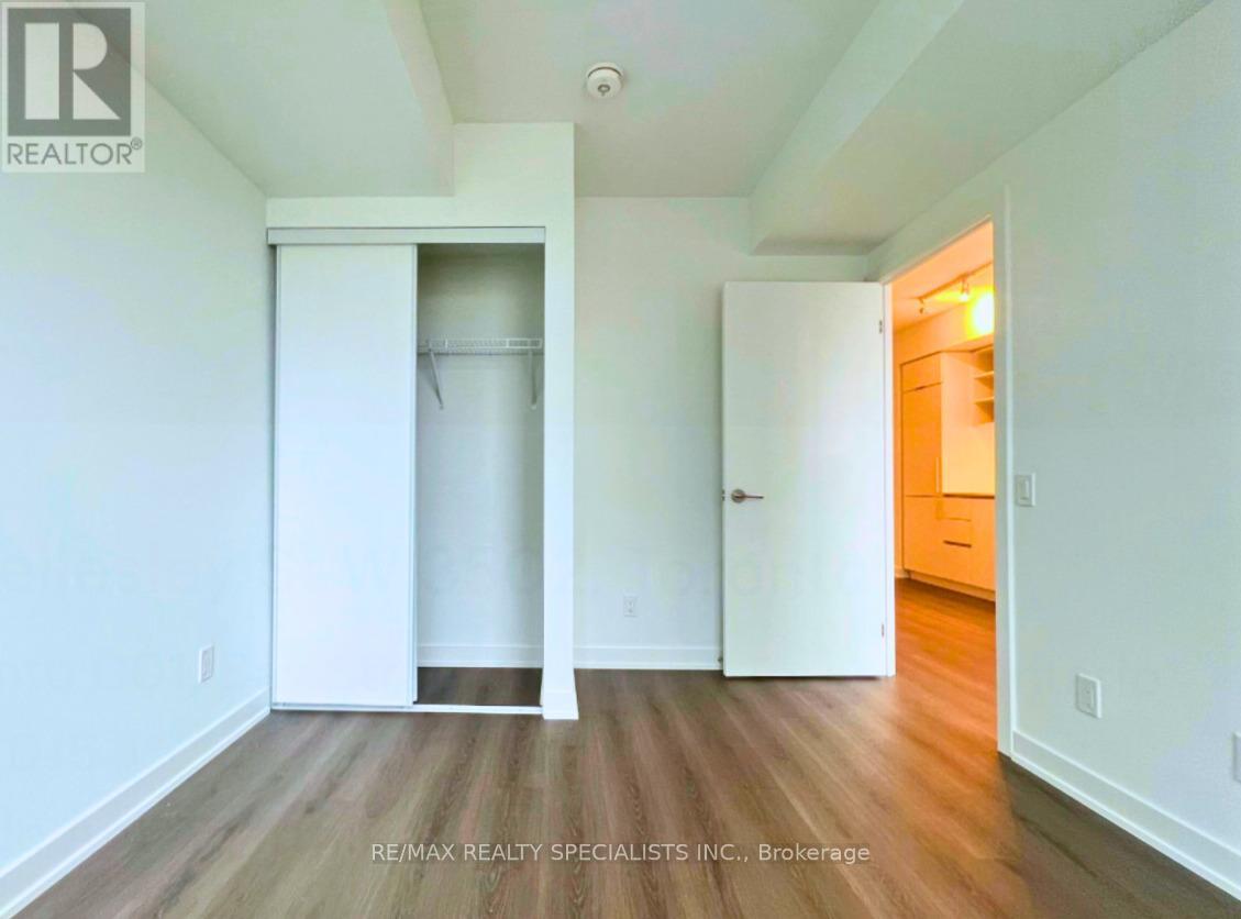 8 Wellesley Street West — photo 24