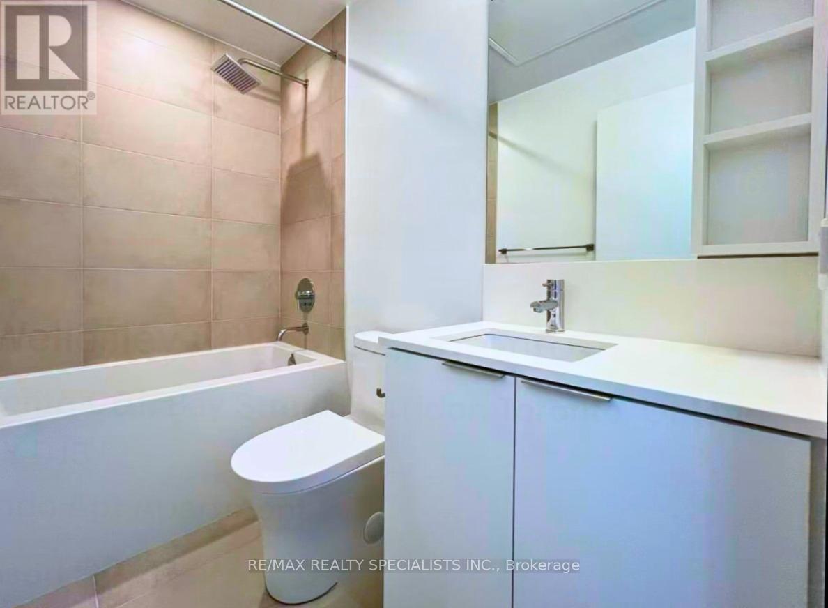 8 Wellesley Street West — photo 25