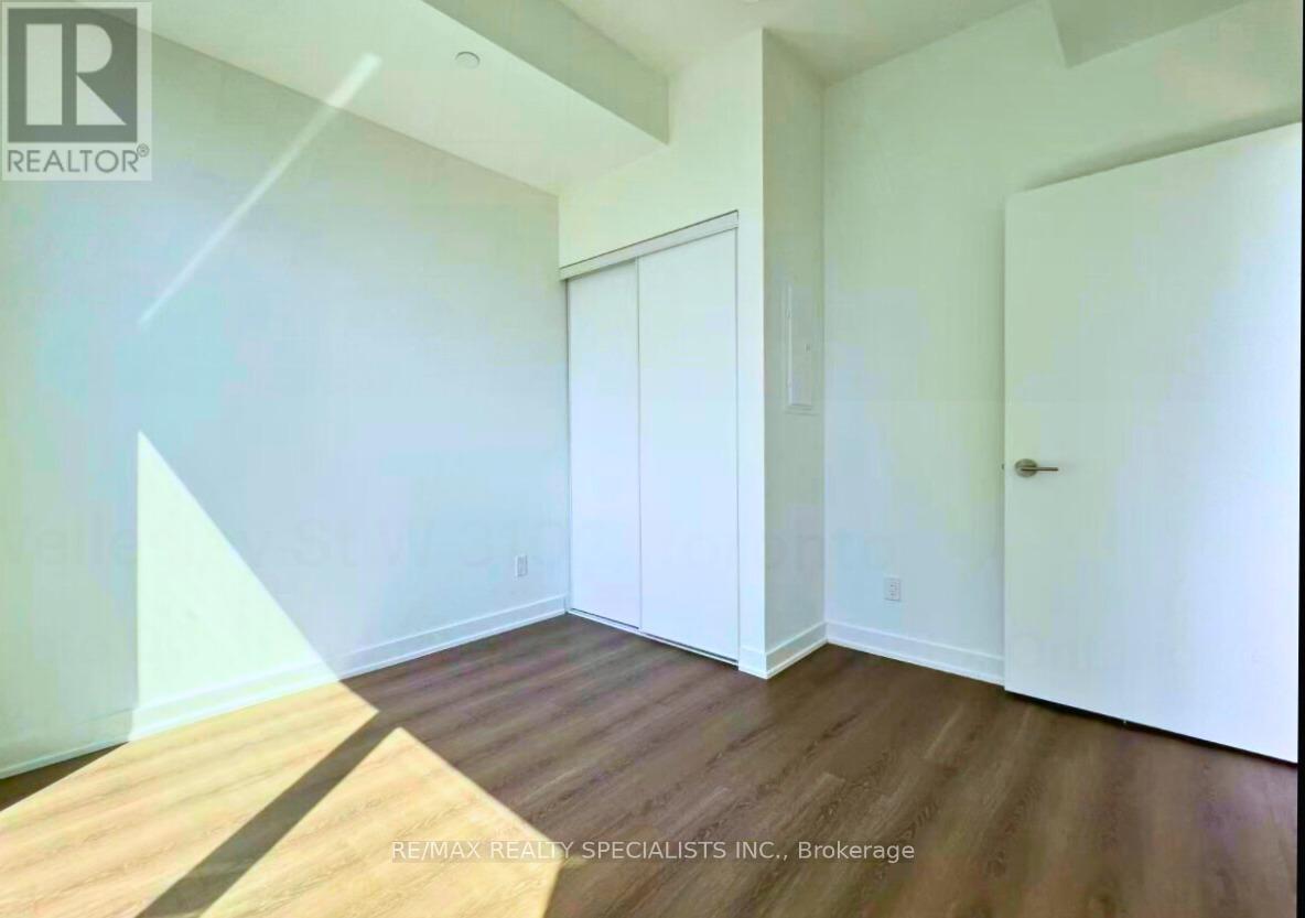 8 Wellesley Street West — photo 26