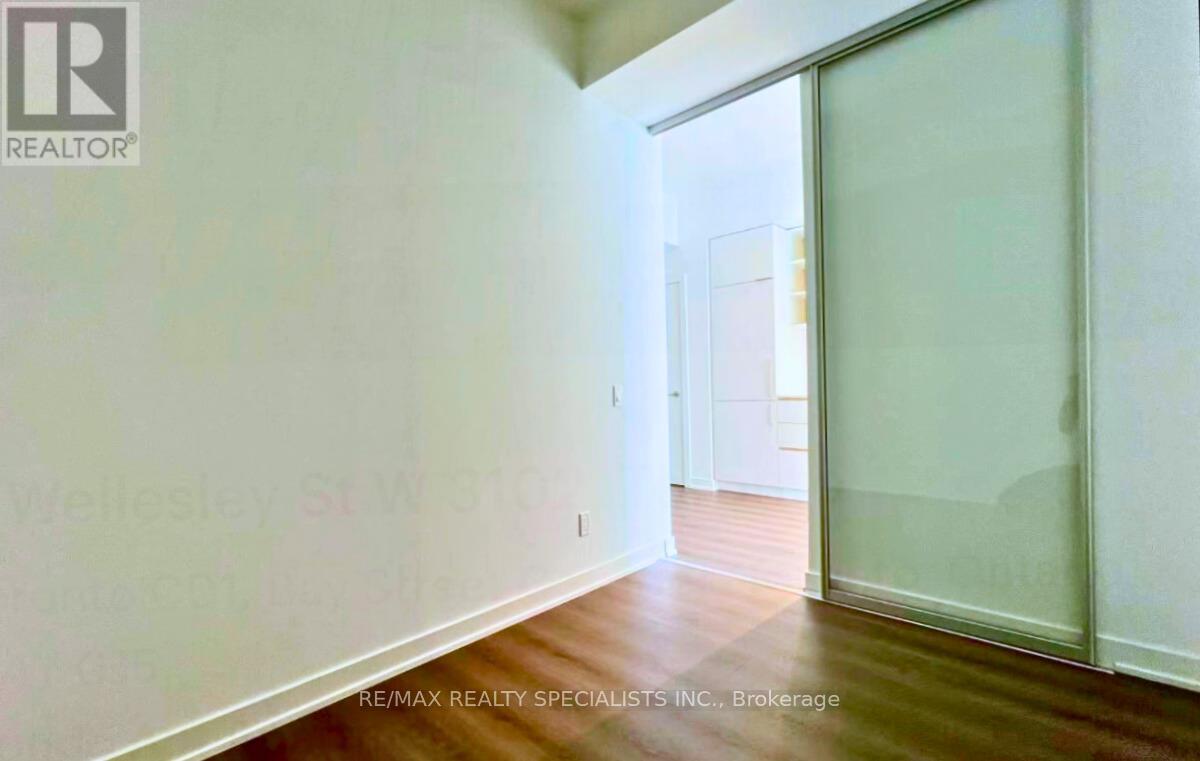 8 Wellesley Street West — photo 27