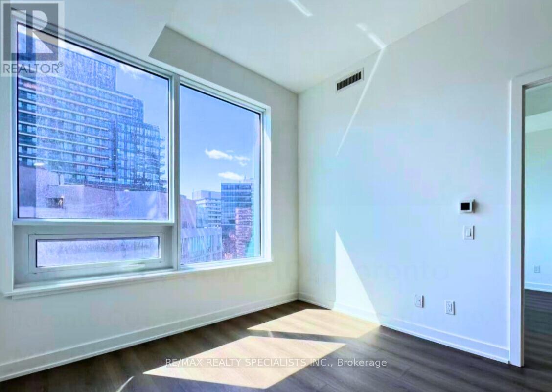 8 Wellesley Street West — photo 29