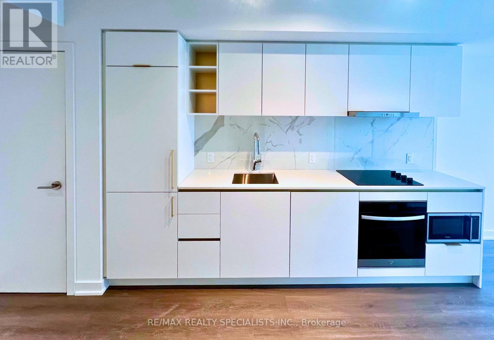 8 Wellesley Street West — photo 30