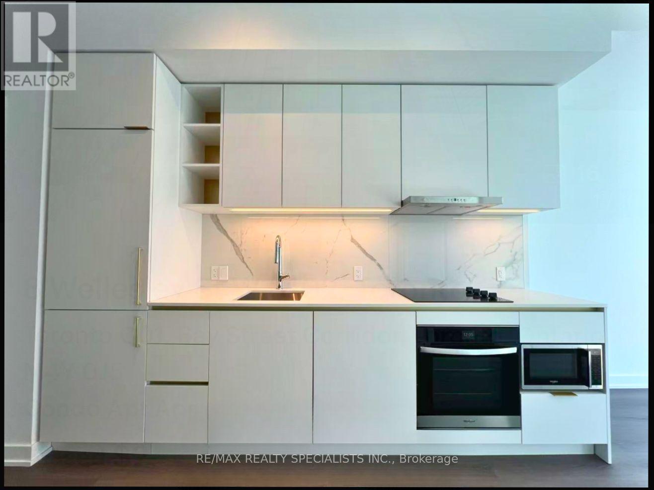 8 Wellesley Street West — photo 32