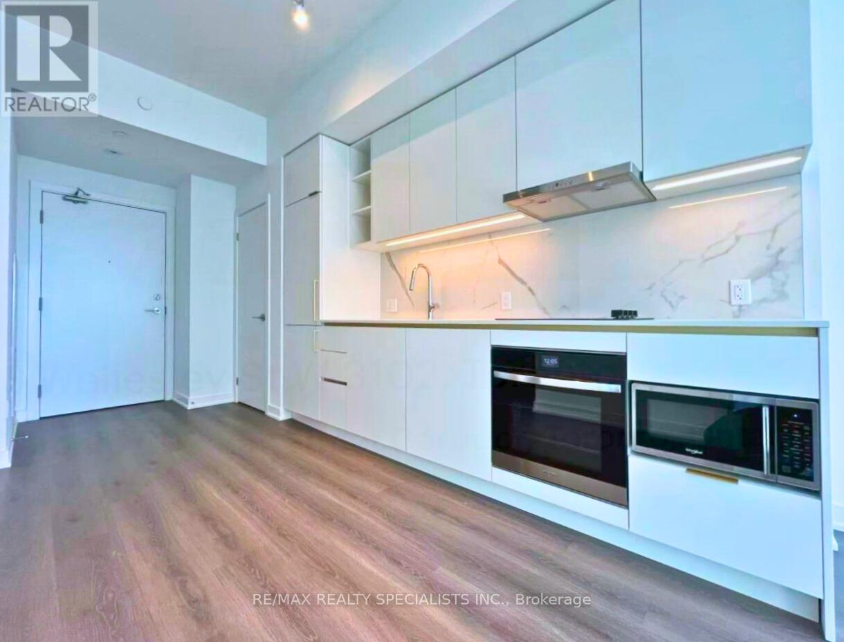 8 Wellesley Street West — photo 33
