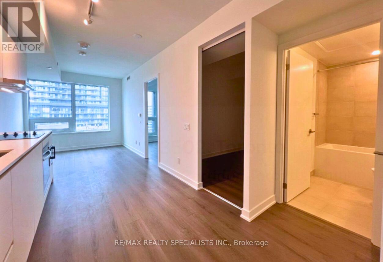 8 Wellesley Street West — photo 34
