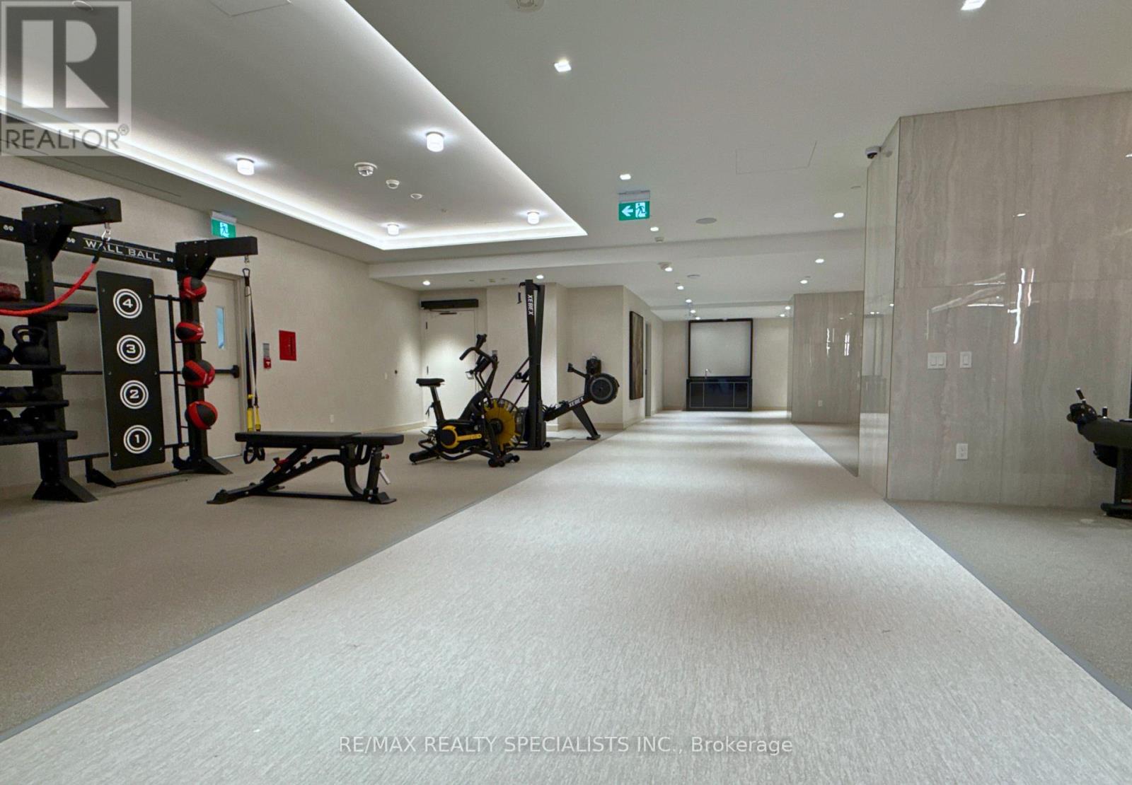 8 Wellesley Street West — photo 41