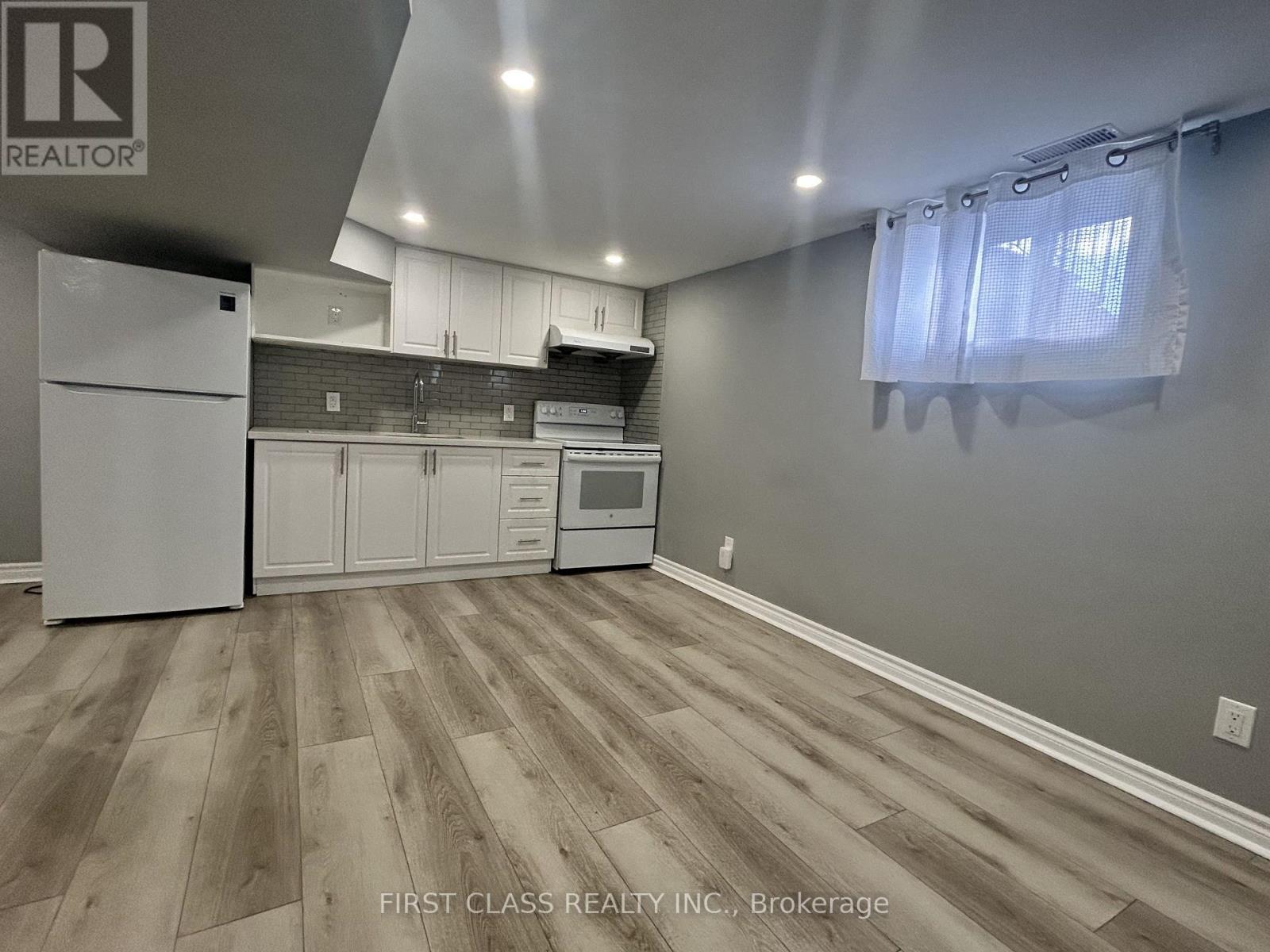 1118 Warden Avenue — photo 4