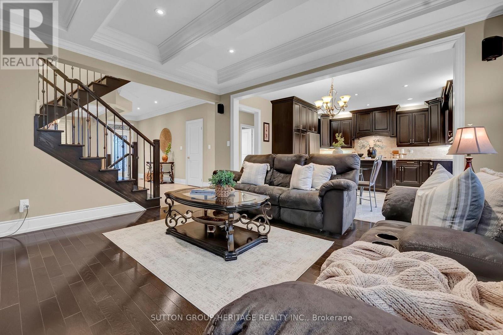 25 Charterhouse Drive, Whitby, ON photo 11