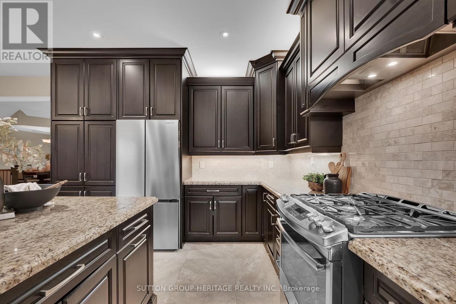 25 Charterhouse Drive, Whitby, ON photo 16