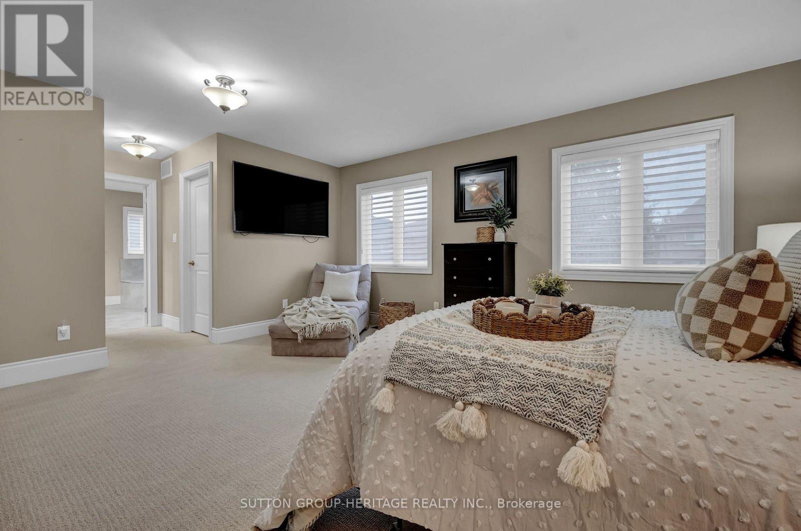 25 Charterhouse Drive, Whitby, ON photo 23