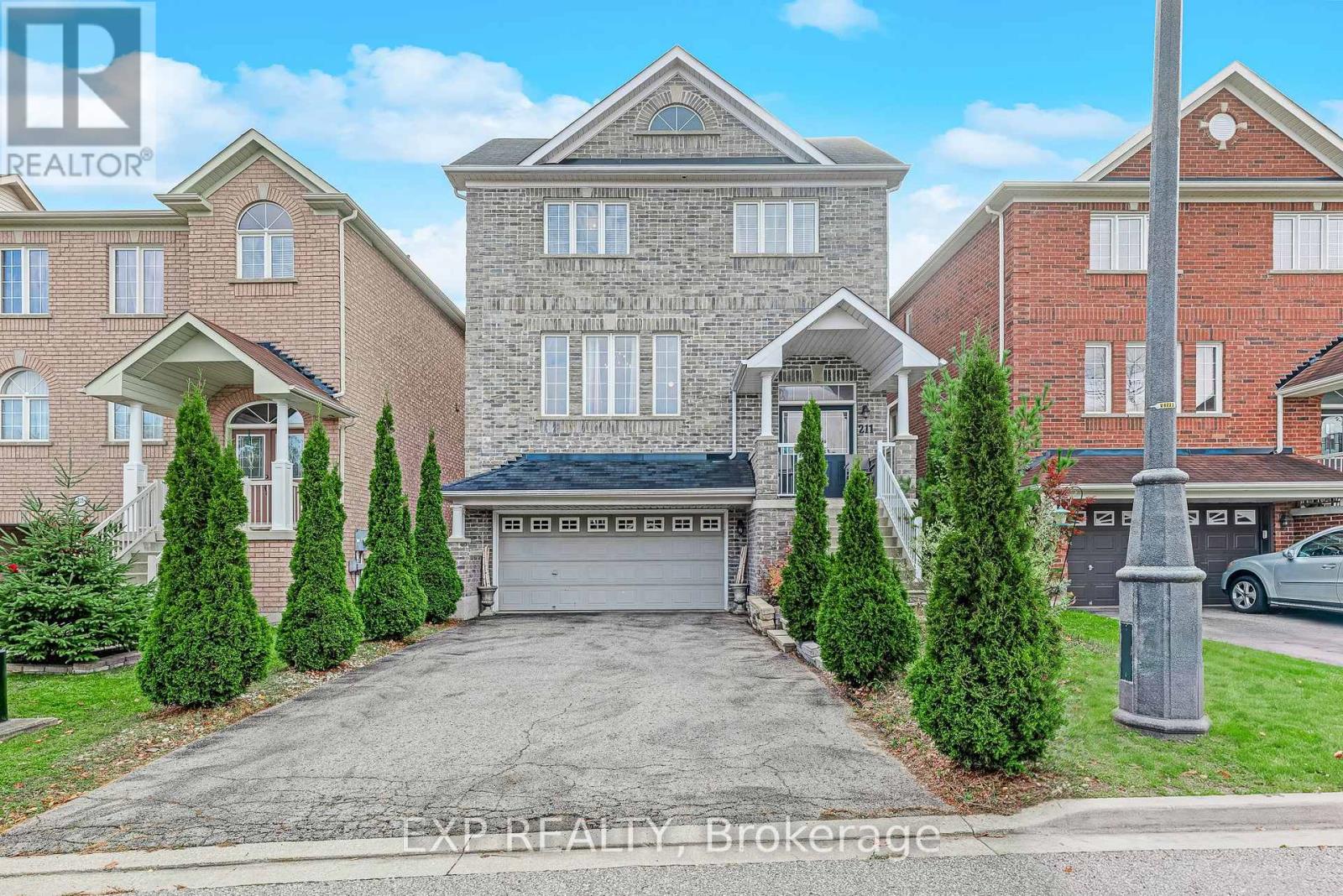 211 Ray Snow Boulevard, Newmarket, ON photo 2