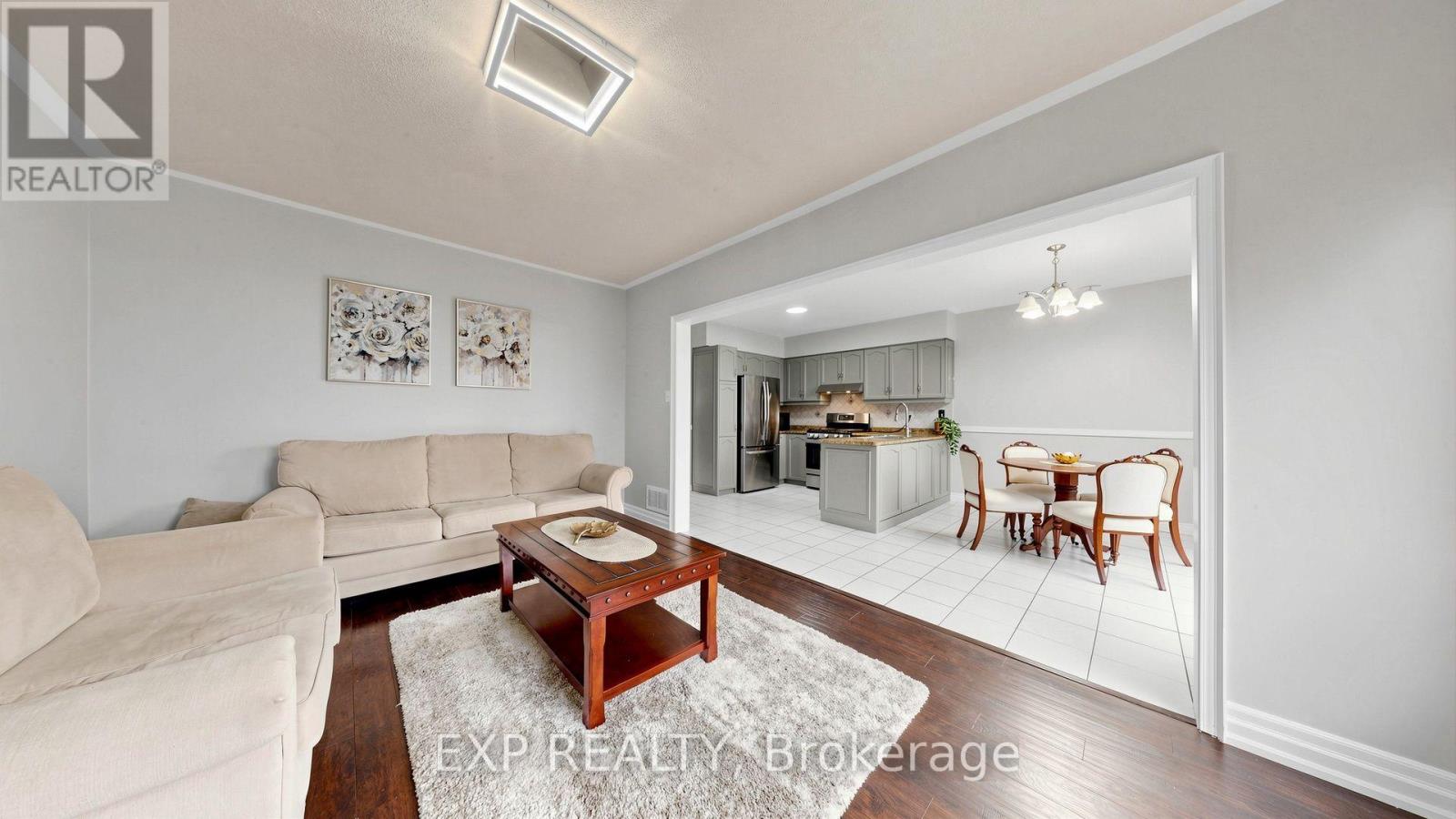 416 Bartholomew Drive, Newmarket, ON photo 10