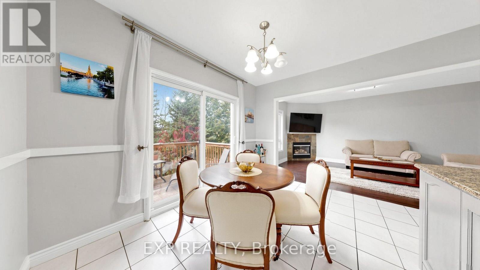 416 Bartholomew Drive, Newmarket, ON photo 11