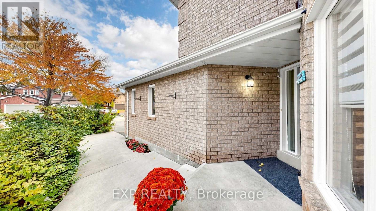 416 Bartholomew Drive, Newmarket, ON photo 3