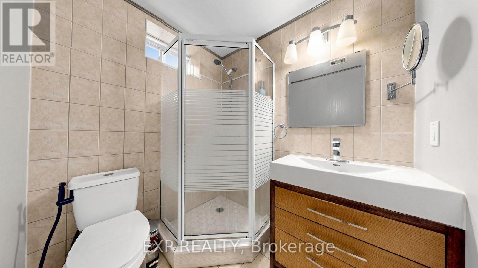 416 Bartholomew Drive, Newmarket, ON photo 32